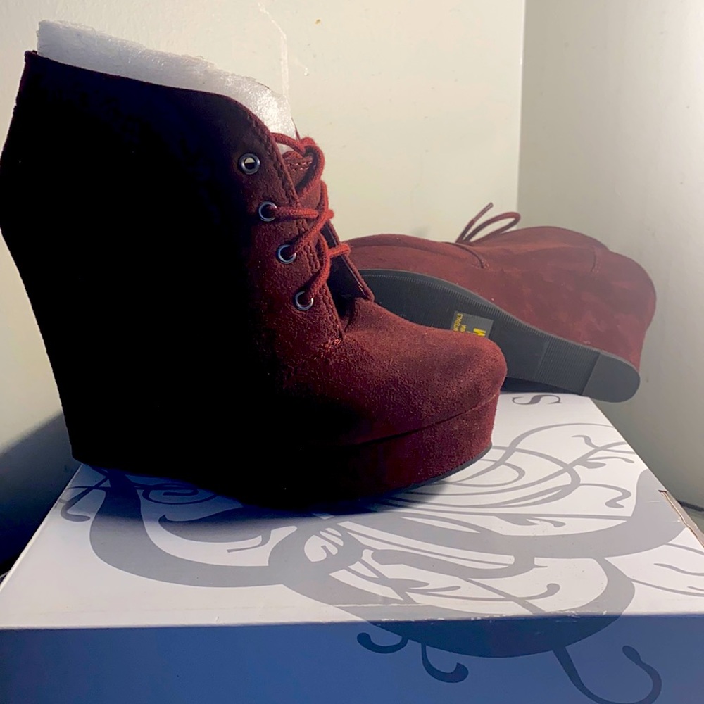 Maroon wedge heel booties